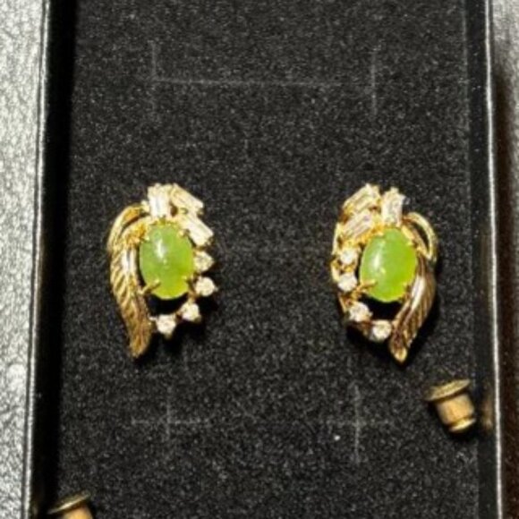 Vintage Jade Stud earrings, Dolphin Ore 18K Gold Electroplate - Picture 5 of 7
